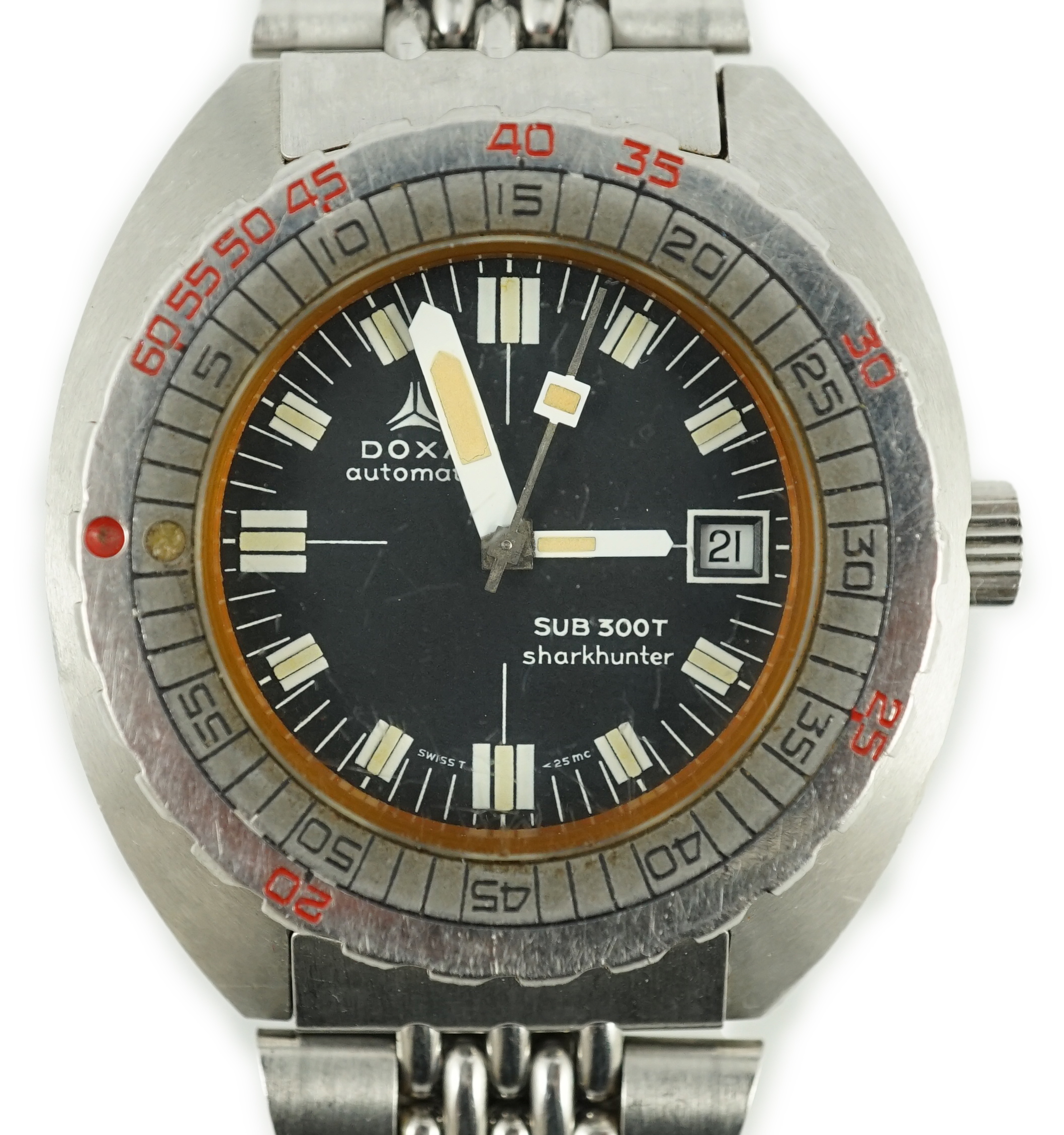 A gentleman's 1970's stainless steel Doxa Sharkhunter Sub 300T Synchron Automatic wrist watch, on a stainless steel Doxa bracelet